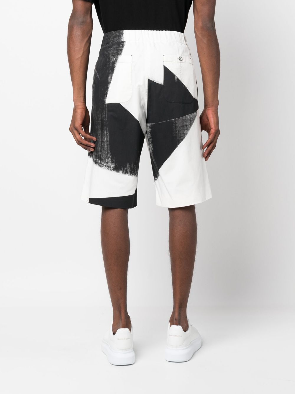 Alexander McQueen Alexander McQueen abstract-print cotton bermuda shorts